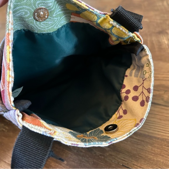 Kavu Keepalong Adjustable Crossbody Bag Limited Edition - Picture 10 of 12